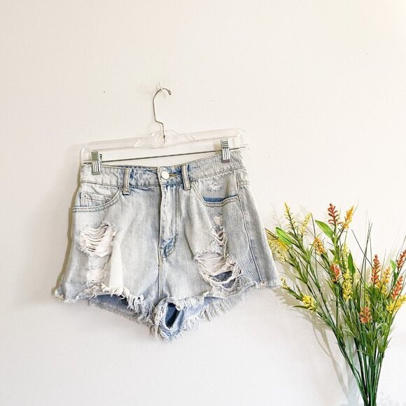 ☀️ URBAN OUTFITTERS BDG Super High Rise Cheeky Shorts 26 Boho Denim Distressed - Picture 5 of 6